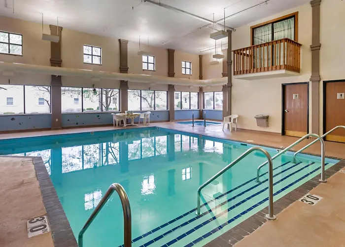 Econo Lodge Inn & Suites Oconto