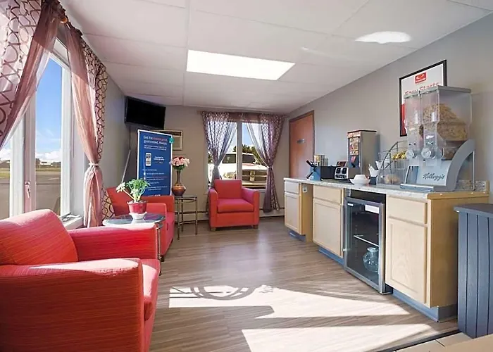 Econo Lodge Inn & Suites Escanaba North